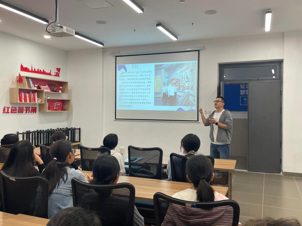 2024.11.21护理学系辅导员郑将来老师为系青马班宣讲齐诵“东山歌册”领略非遗魅力(2).jpg