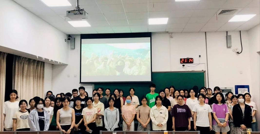 现场同学合影.png