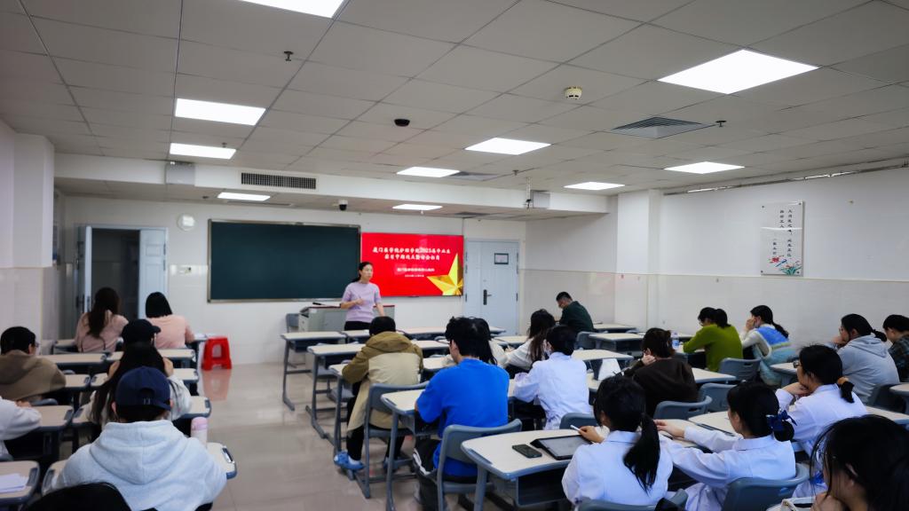肖英书记一行与附属二院实习生座谈.jpg