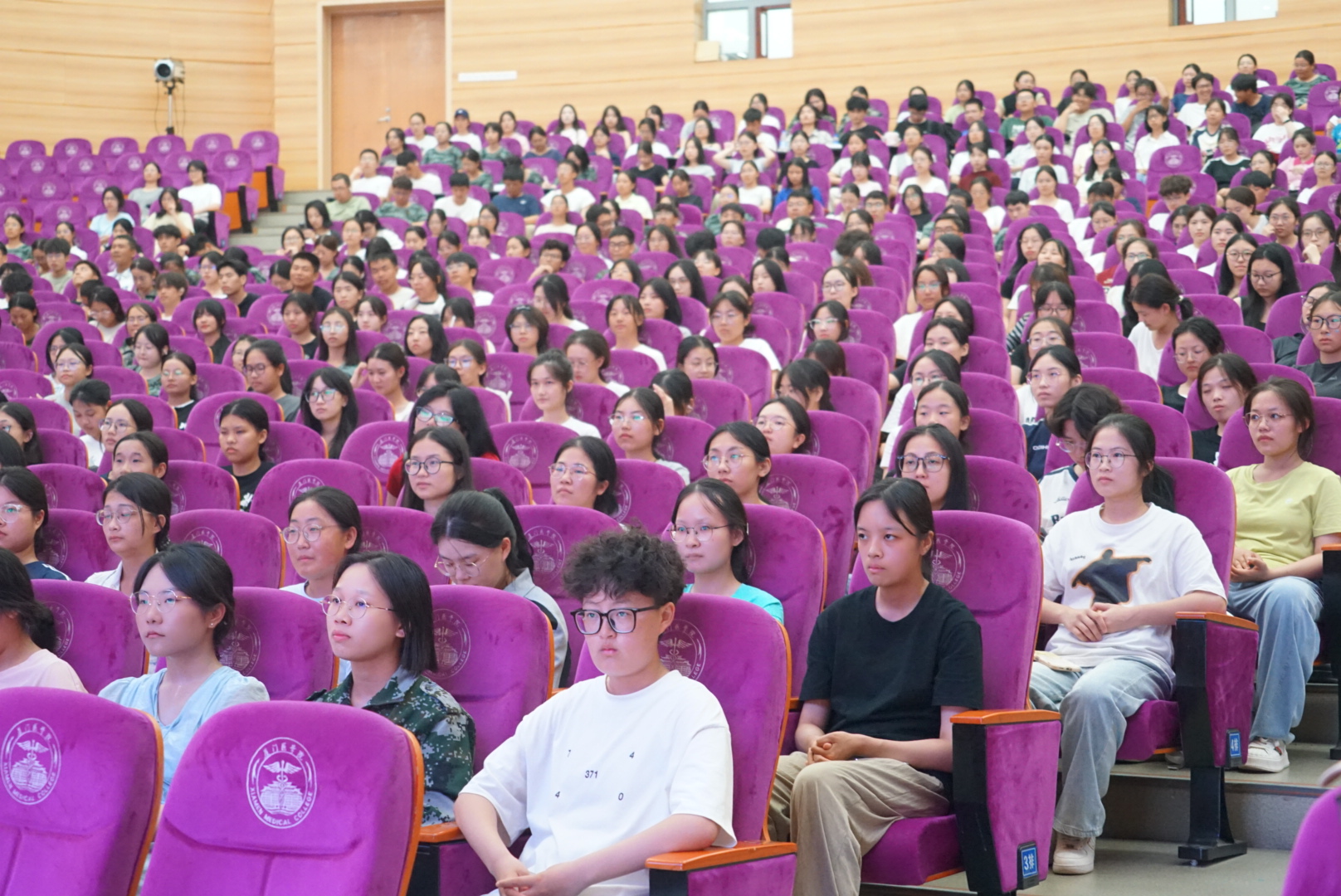 见面会观众.JPG