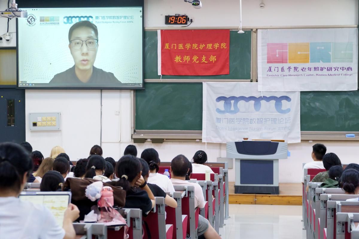 黄明涛副教授进行分享.JPG