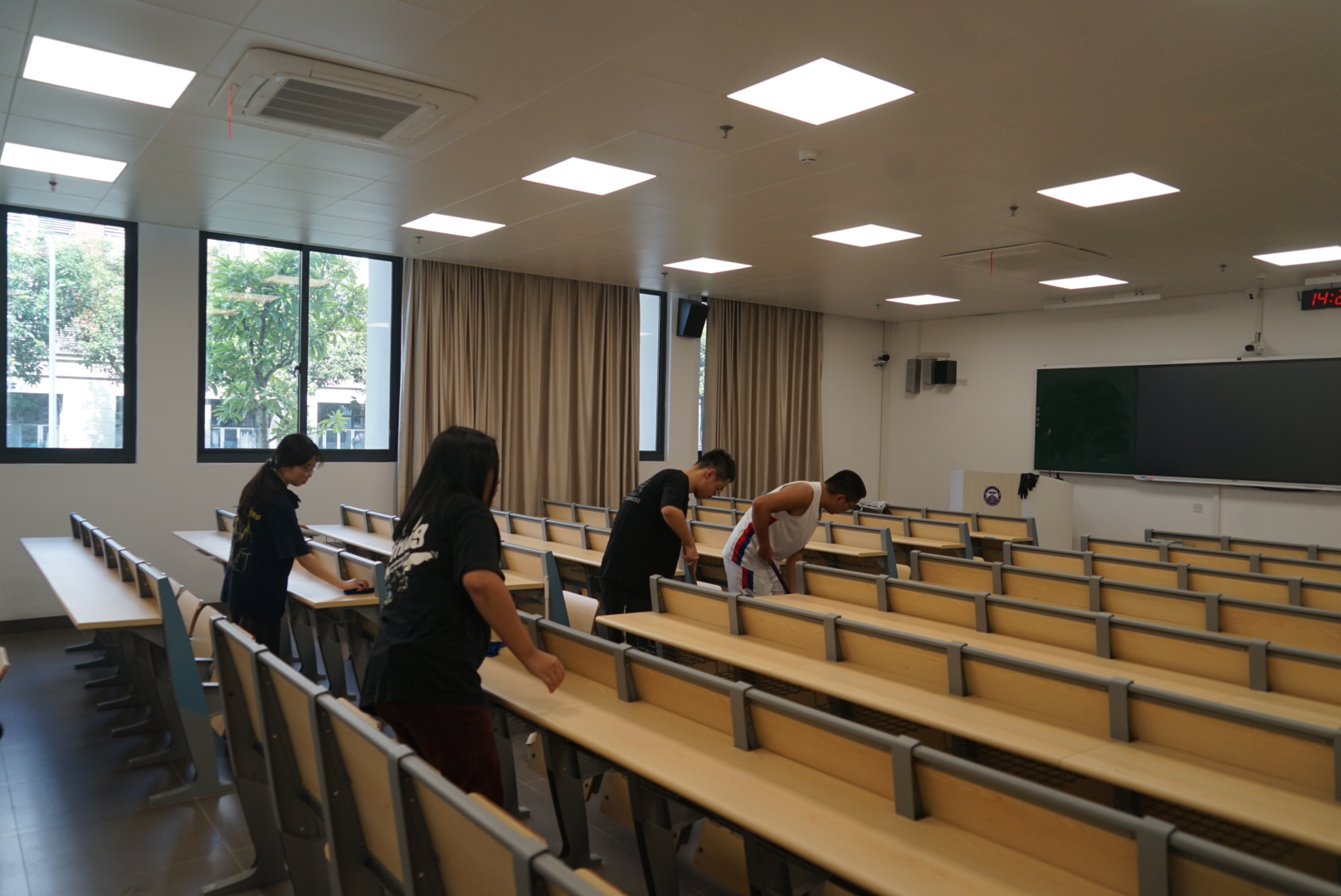 学生清洁照片2.jpg