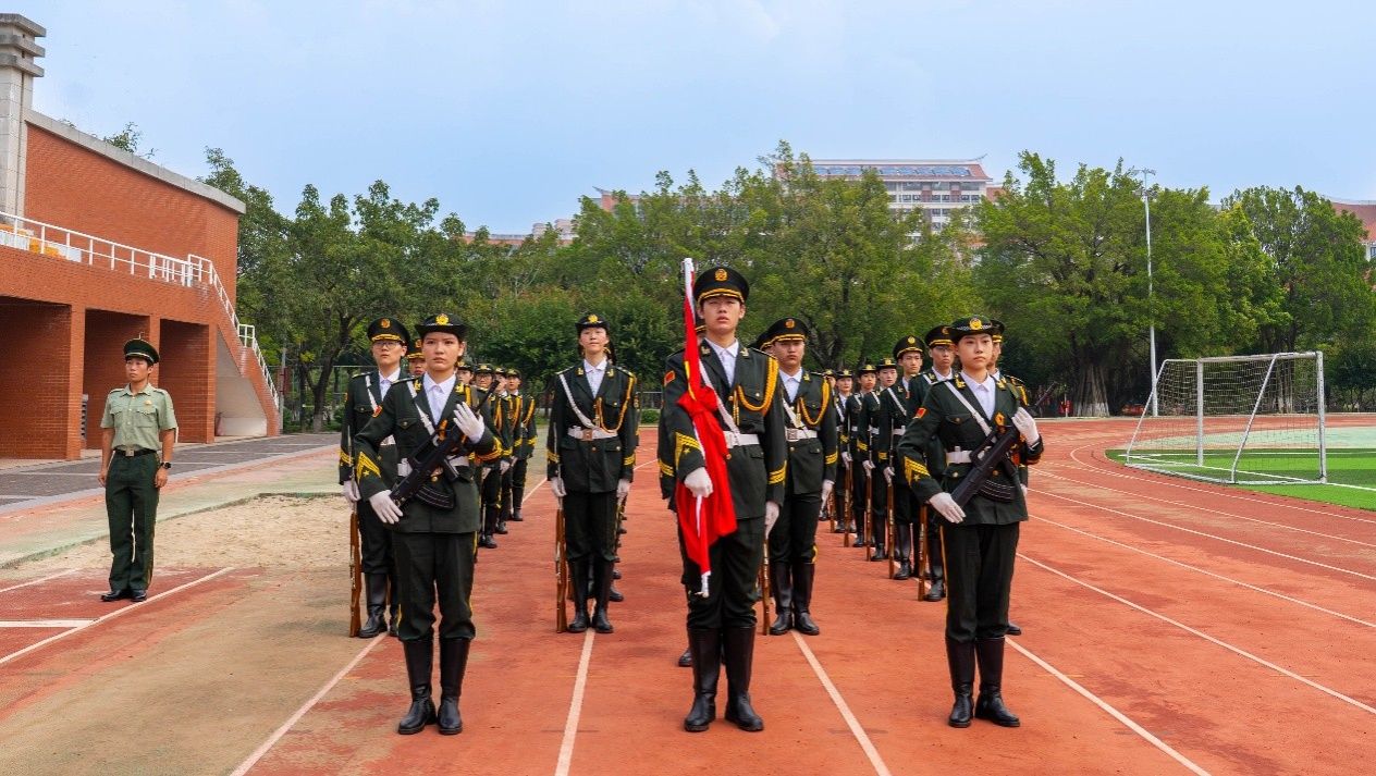 国旗护卫队护送国旗入场.jpg