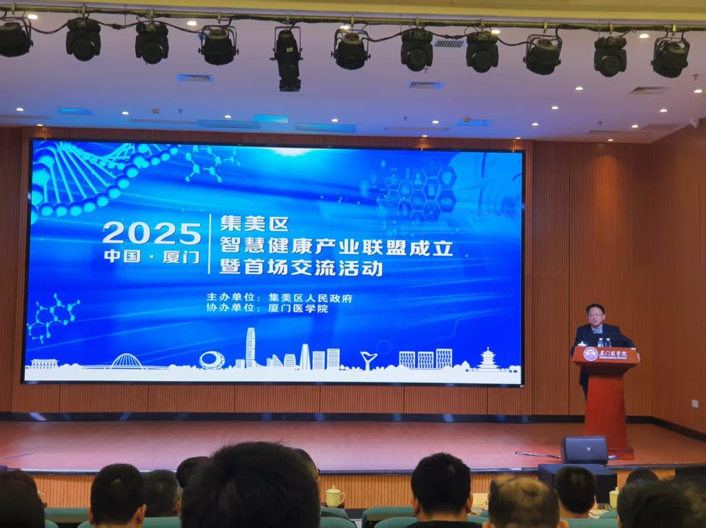 我校党委徐国庆书记致辞.jpg