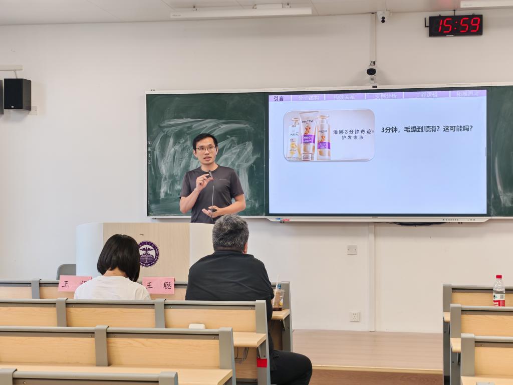严仲毅老师进行省赛磨课.jpg