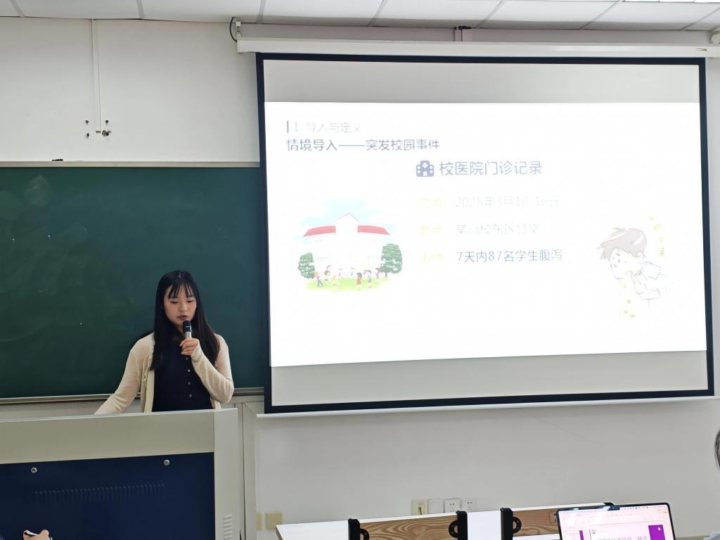 陈仪婷老师进行教学片段展示.jpg
