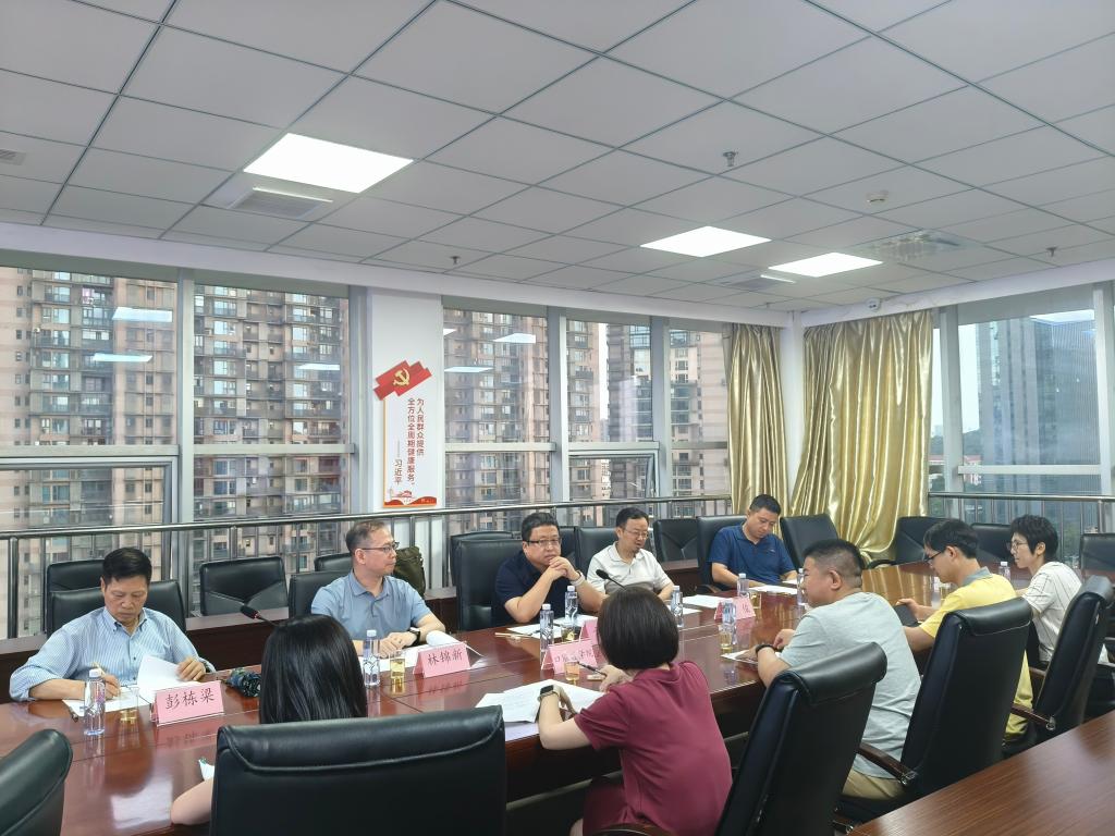 技术委员关于工程中心的发展进行讨论.jpg